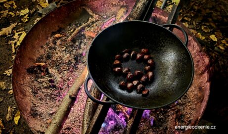 Jedlé kaštany dělané na ohni