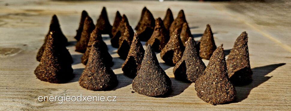 Domácí vykuřovací kužílky na očistný vonný dým