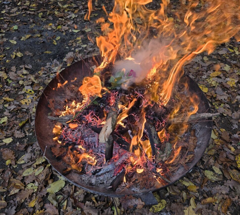 Rituál uctění předků, vůně a&nbsp;vonné dýmy