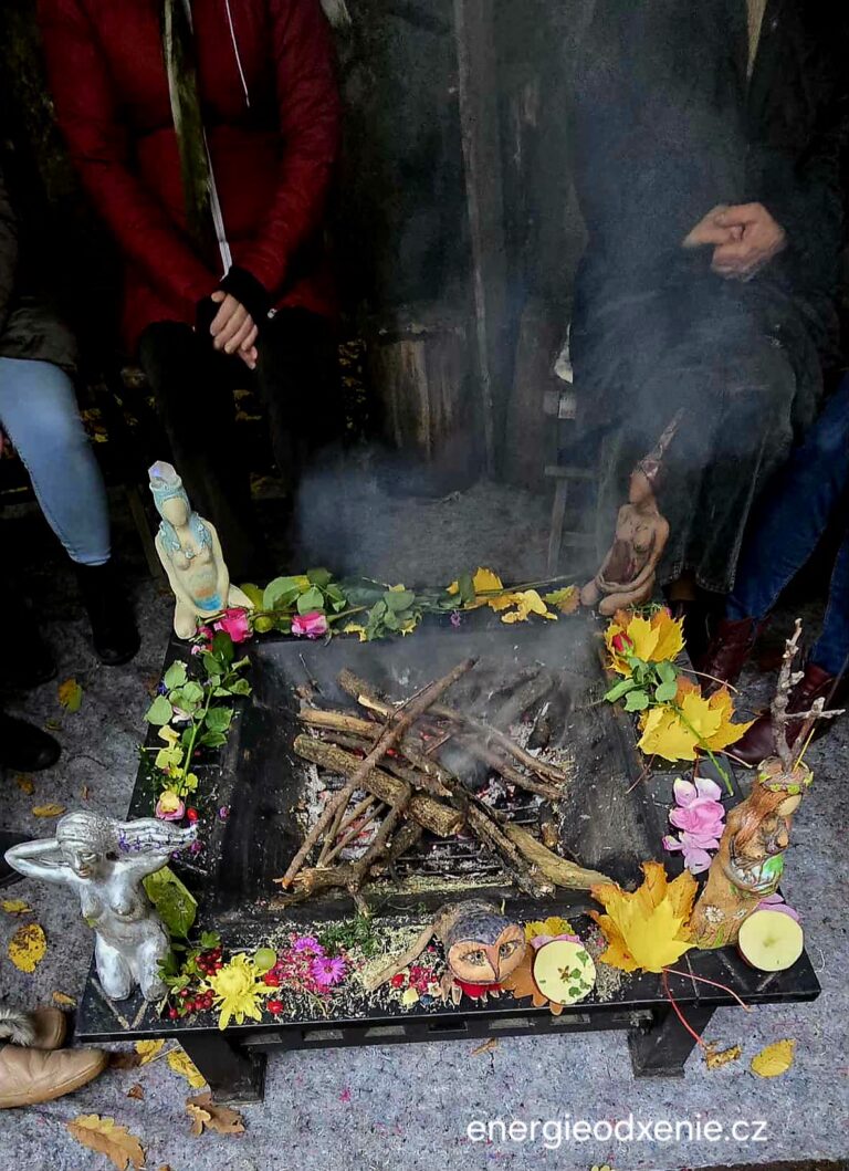Rituál uctění předků, vůně a vonné dýmy