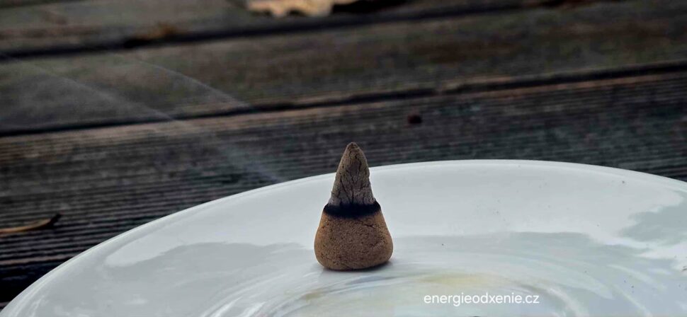 Vykuřování vonných dýmů, domácí vykuřovací kužílek