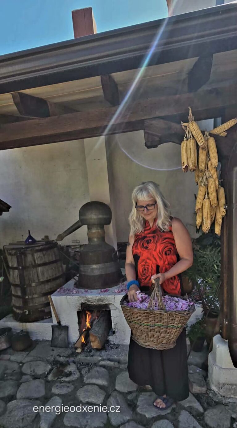 Historický destilátor růže Bulharsko Karlovo Údolí růží